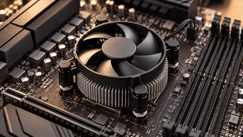 Kompakter CPU-Kühler mit Lüfter auf einem Mainboard