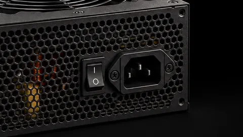 Netzschalter und Netzbuchse an der Rückseite eines PC-Netzteils